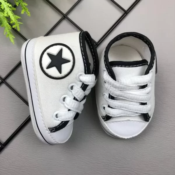 Tênis para Bebê Cano Alto  com Estrela Branco e Preto