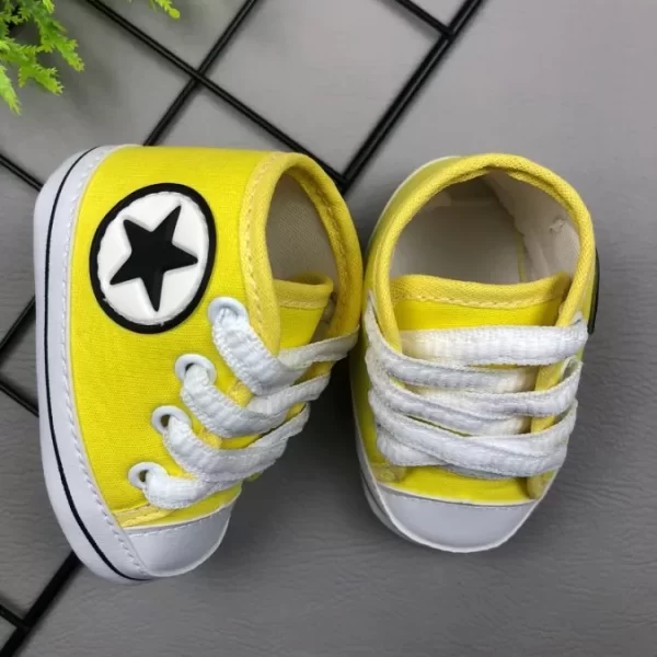 Tênis para Bebê Cano Alto  com Estrela Amarelo