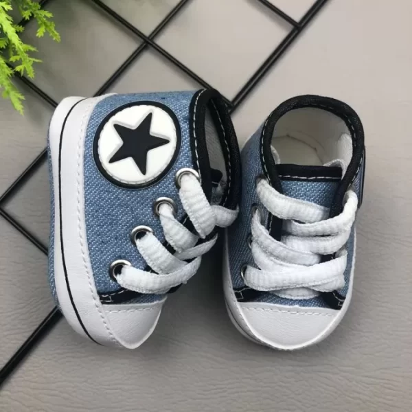 Tênis para Bebê Cano Alto  com Estrela  Jeans Claro e Preto