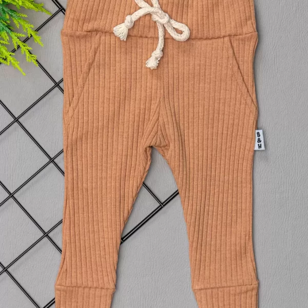 Calça para Bebê Canelada C/ Bolso Doce de Leite
