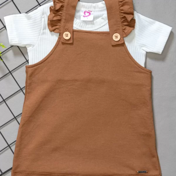 Conjunto Salopete Babado Camel c/ Camiseta Curta Canelada Off