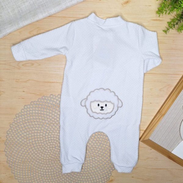 Macacão Plush Bebê Branco Ovelhinha Bordada