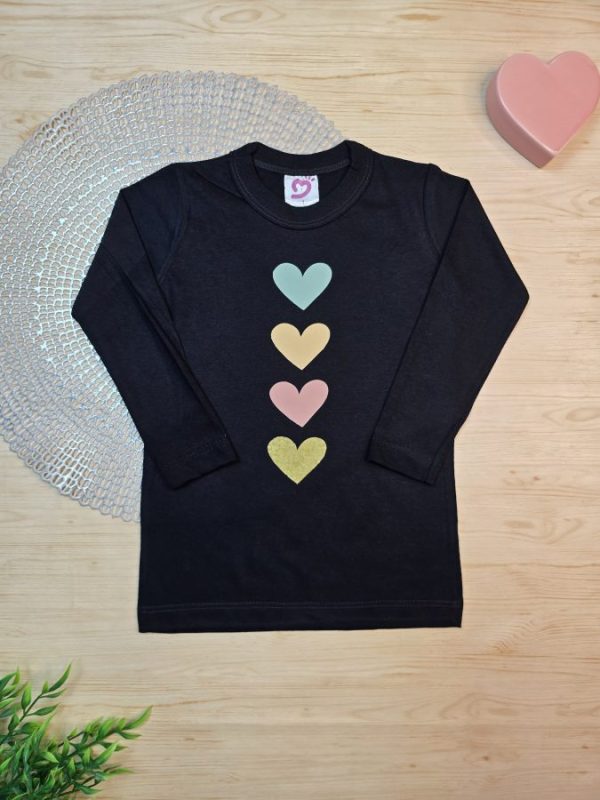 Camiseta Infantil Manga Longa Tradicional Preta  Corações Colorido