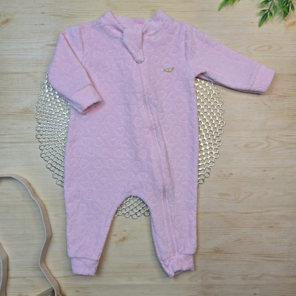 Macacão Longo Plush Bebê Rosa (Com Detalhe Plaquinha )