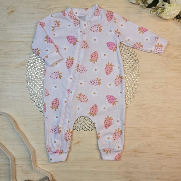 Macacão Longo Canelado Com Zíper Rosa - Morangos