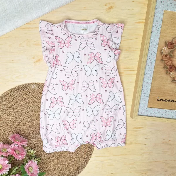 Macacão Curto Babado Canelado – Borboletinha